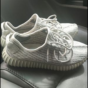 Yeezy Moon Rocks size 10